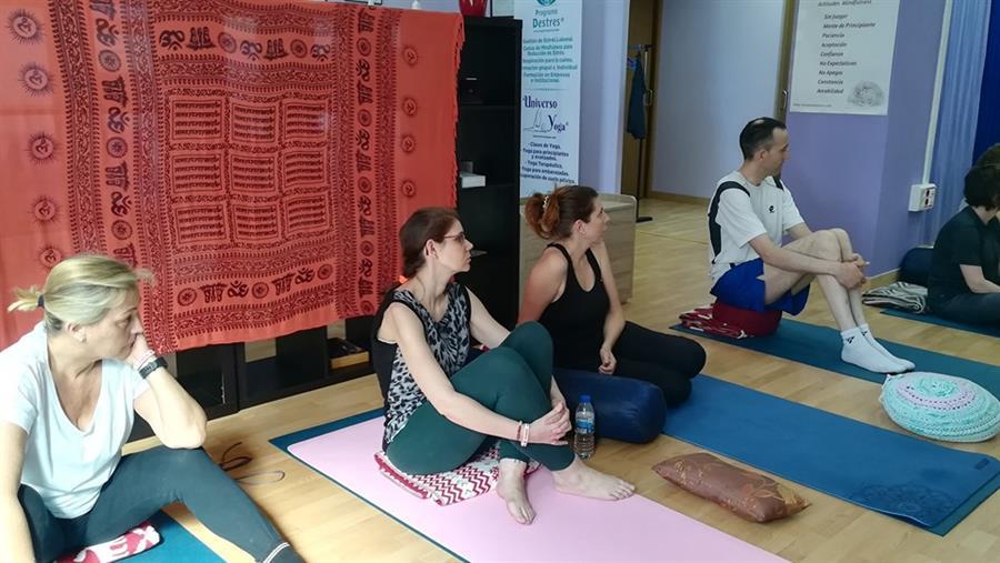 sesion yoga solidario4